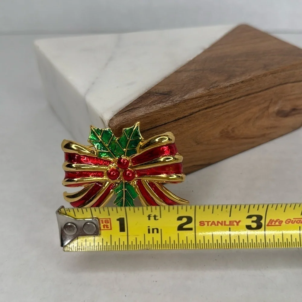 Vintage signed TC Festive Red and Green Bow Brooch lot B26